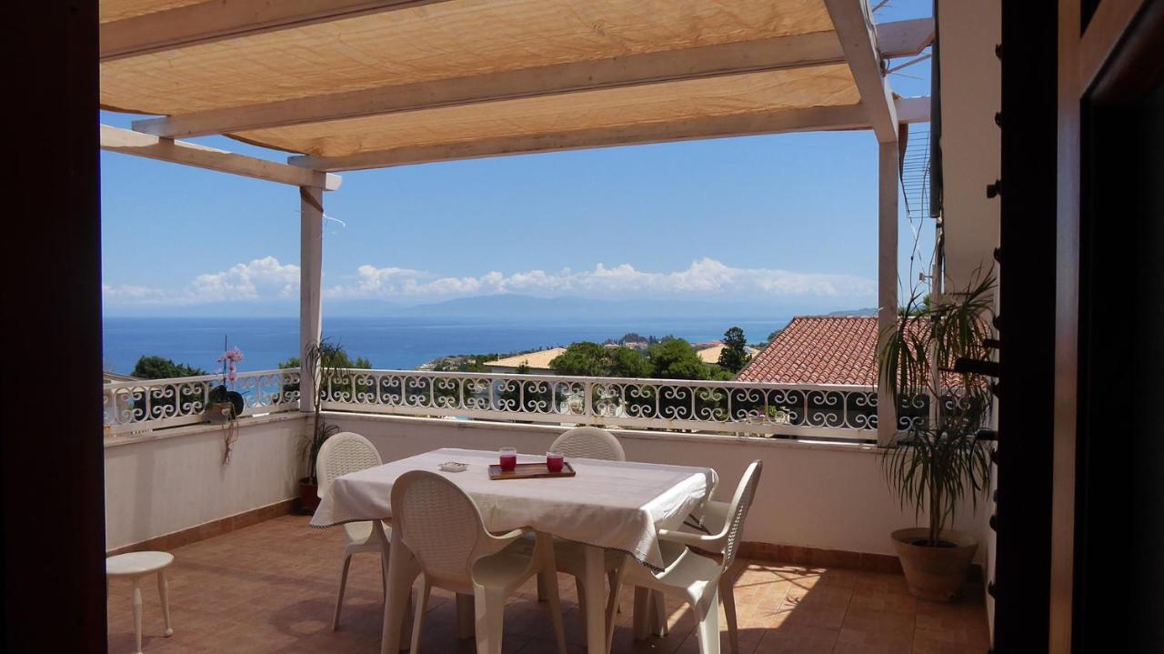 Appartamento Panoramico Santa Domenica Санта-Доменика Экстерьер фото